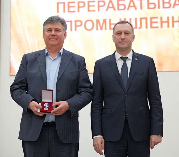Губернатор вручил награды аграриям нашего района